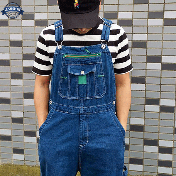 Blaue Jeans-Latzhose von der Baustelle